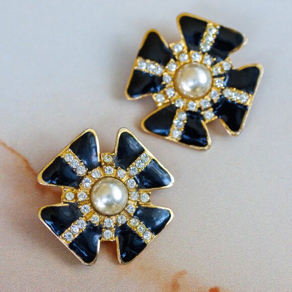 Vintage Signed Chanel Maltese Cross Enamel Faux Pearls Clip-on Earrings - Picture 1 of 7